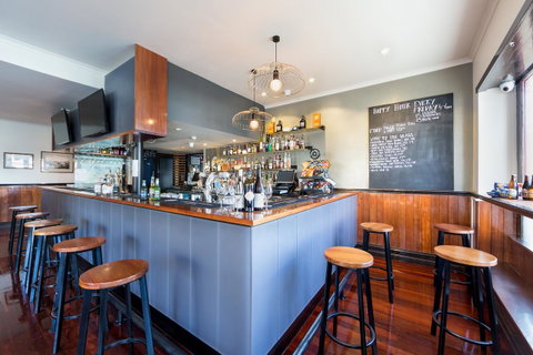 Customs House Hotel - Accommodation Directory 13