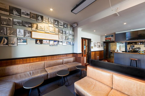 Customs House Hotel - Accommodation Directory 1