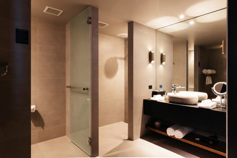 MACq 01 Hotel - Accommodation Directory 2
