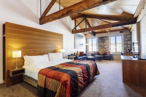 The Henry Jones Art Hotel - Accommodation Directory 6