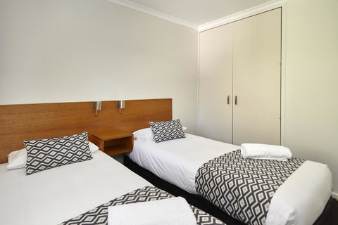 Elphin Serviced Apartments - Accommodation Directory 24