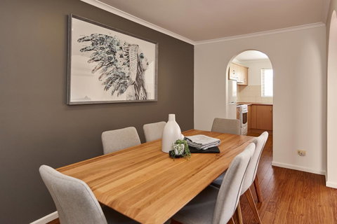 Elphin Serviced Apartments - Accommodation Directory 23