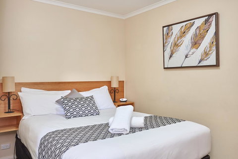 Elphin Serviced Apartments - Accommodation Directory 4