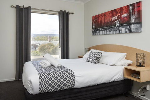 Elphin Serviced Apartments - Accommodation Directory 34