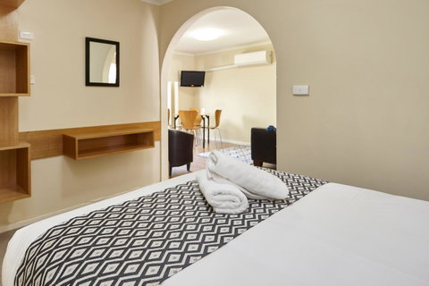 Elphin Serviced Apartments - Accommodation Directory 31