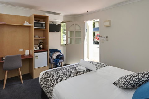Elphin Serviced Apartments - Accommodation Directory 33