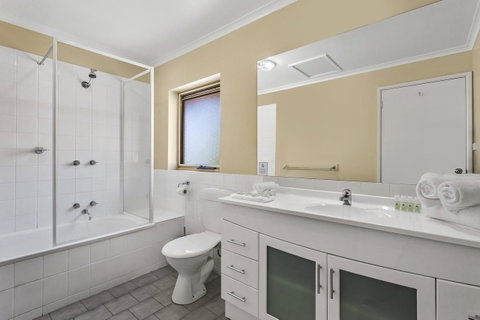 Elphin Serviced Apartments - Accommodation Directory 38