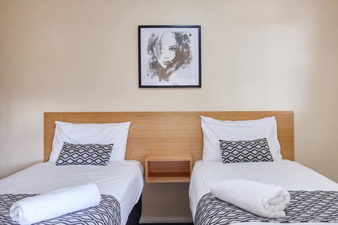 Elphin Serviced Apartments - Accommodation Directory 3