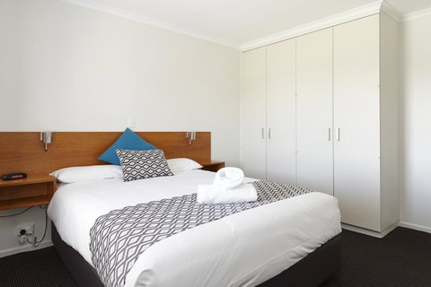 Elphin Serviced Apartments - Accommodation Directory 25