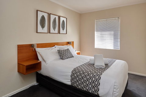 Elphin Serviced Apartments - Accommodation Directory 1