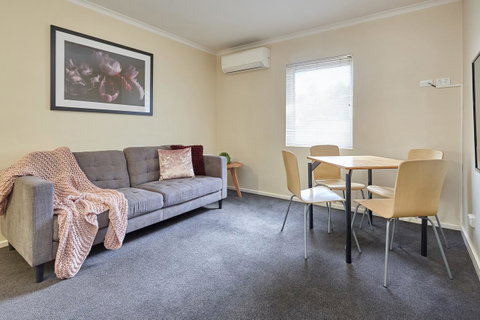 Elphin Serviced Apartments - Accommodation Directory 7