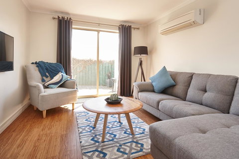 Elphin Serviced Apartments - Accommodation Directory 13