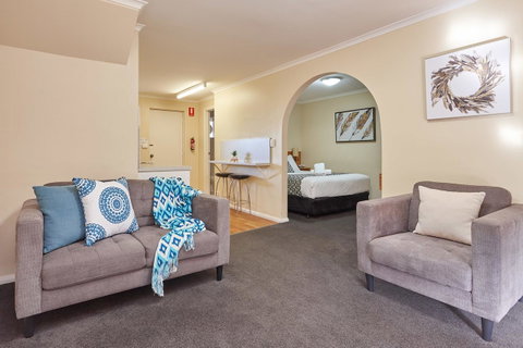 Elphin Serviced Apartments - Accommodation Directory 9