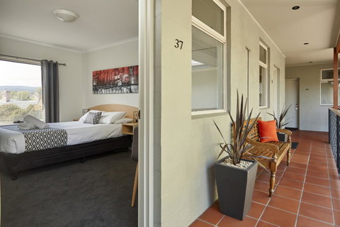 Elphin Serviced Apartments - Accommodation Directory 35