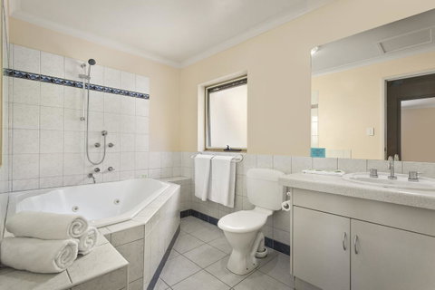 Elphin Serviced Apartments - Accommodation Directory 37