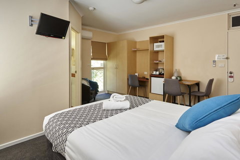 Elphin Serviced Apartments - Accommodation Directory 14