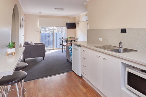 Elphin Serviced Apartments - Accommodation Directory 8