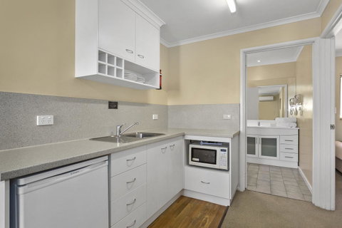 Elphin Serviced Apartments - Accommodation Directory 39
