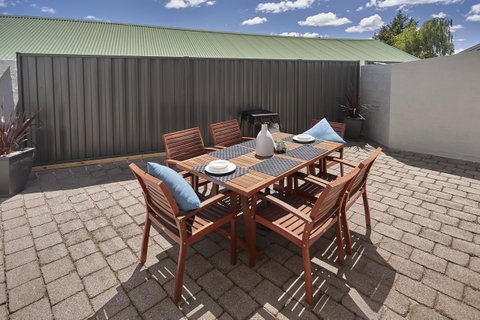 Elphin Serviced Apartments - Accommodation Directory 21