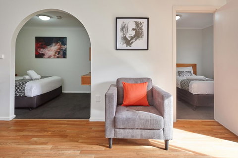 Elphin Serviced Apartments - Accommodation Directory 5
