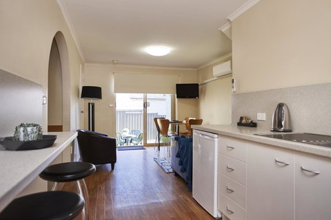 Elphin Serviced Apartments - Accommodation Directory 30