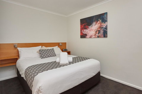 Elphin Serviced Apartments - Accommodation Directory 2