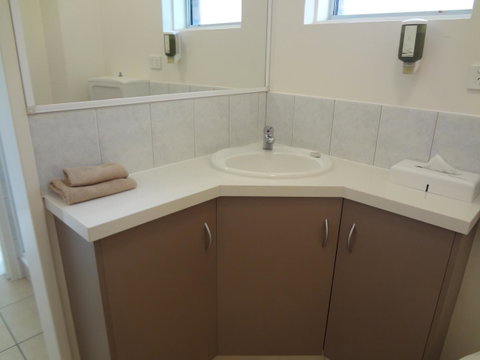 Adina Place Motel Apartments - Accommodation Directory 39
