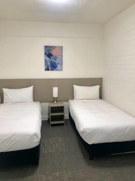 Adina Place Motel Apartments - Accommodation Directory 10