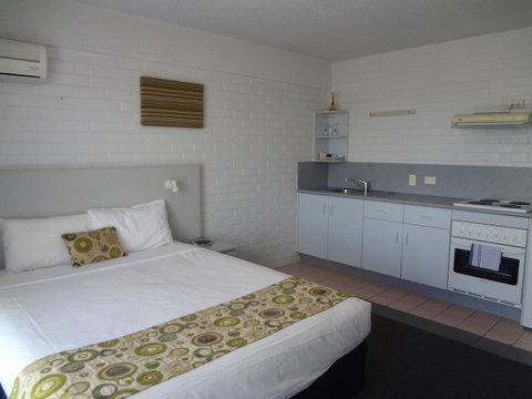 Adina Place Motel Apartments - Accommodation Directory 32