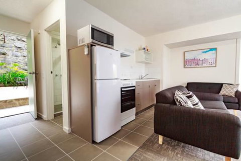 Adina Place Motel Apartments - Accommodation Directory 1