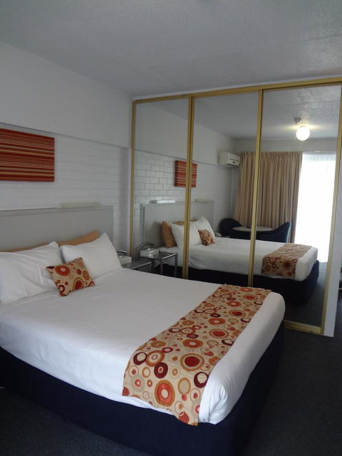 Adina Place Motel Apartments - Accommodation Directory 28
