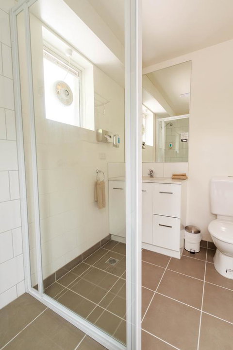 Adina Place Motel Apartments - Accommodation Directory 3