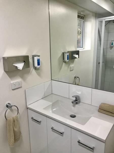 Adina Place Motel Apartments - Accommodation Directory 9