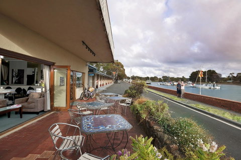The Waterfront Wynyard - Accommodation Directory 3