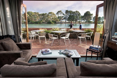 The Waterfront Wynyard - Accommodation Directory 8