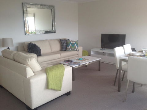 Reflections On The Bay - Accommodation Directory 2