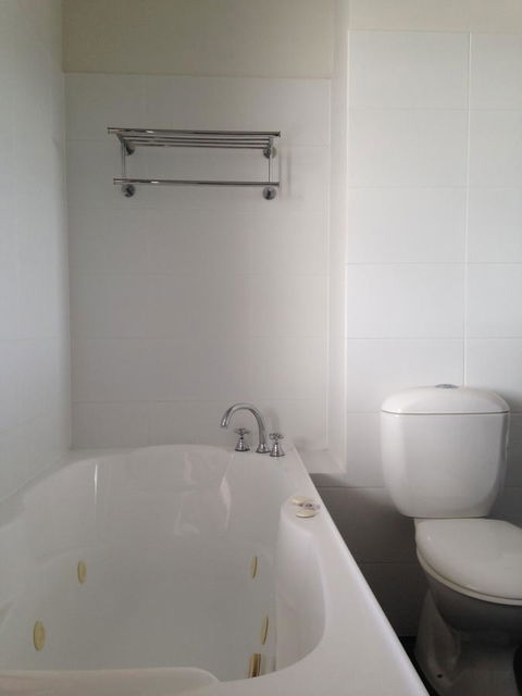 Auldington Hotel - Accommodation Directory 44