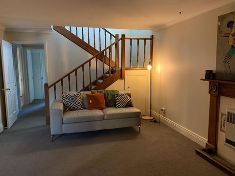 City Townhouse Walking Distance To City - Accommodation Directory 1