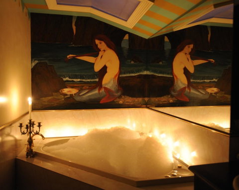 Alice\'s Cottages - Accommodation Directory 11