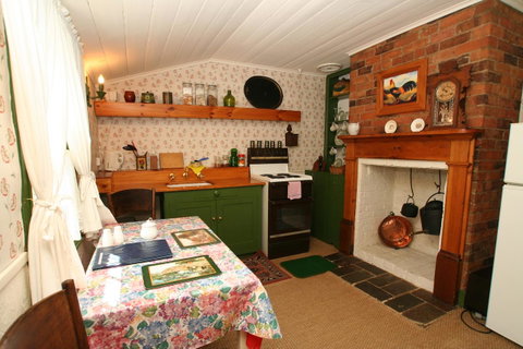 Alice\'s Cottages - Accommodation Directory 16