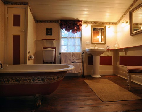 Alice\'s Cottages - Accommodation Directory 15