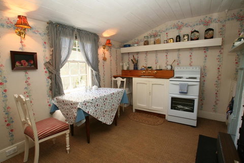 Alice\'s Cottages - Accommodation Directory 20