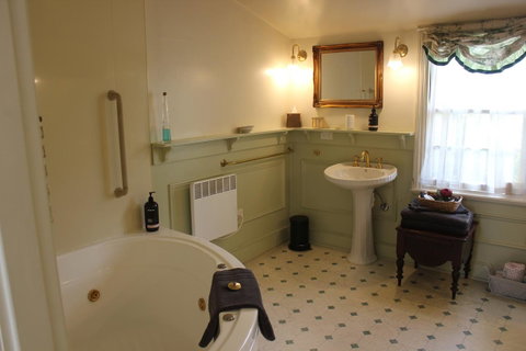 Alice\'s Cottages - Accommodation Directory 27