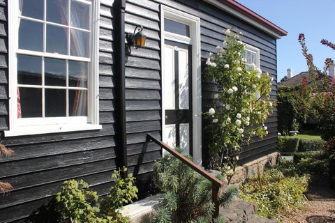Alice\'s Cottages - Accommodation Directory 9