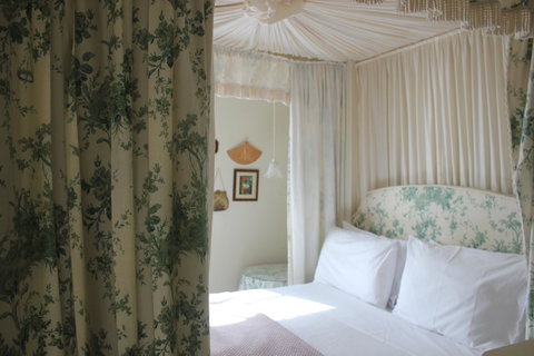Alice\'s Cottages - Accommodation Directory 26