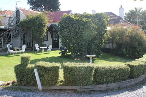 Alice\'s Cottages - Accommodation Directory 25