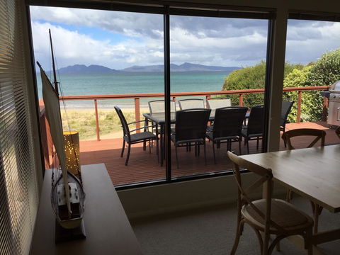 Swansea Beach House Oceanfront - Accommodation Directory 8