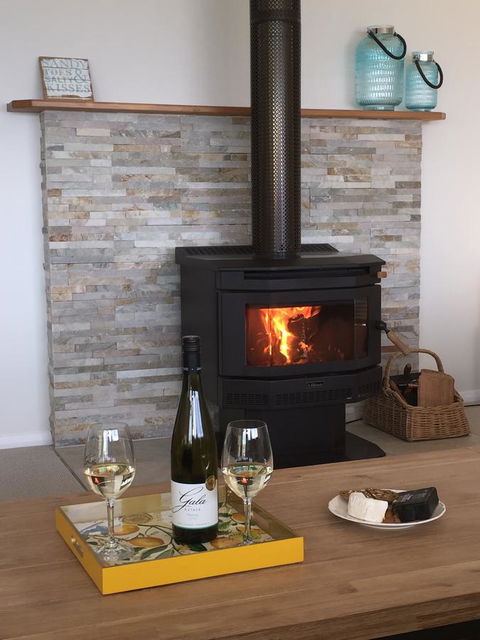 Swansea Beach House Oceanfront - Accommodation Directory 13