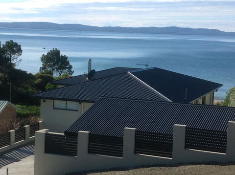 Swansea Beach House Oceanfront - Accommodation Directory 4