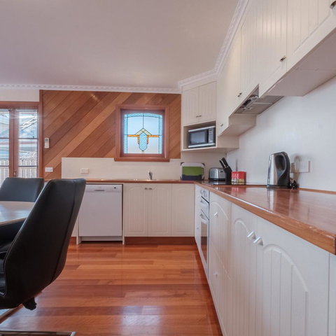 Cod Rock Point - Accommodation Directory 9